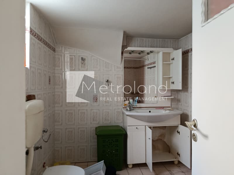 Apartment in Agios Ioannis Chrisostomos, Nikaia — Photo 10 of 12