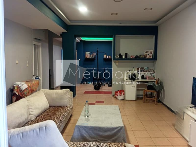 Apartment in Cemetery, Nikaia — Photo 1 of 9