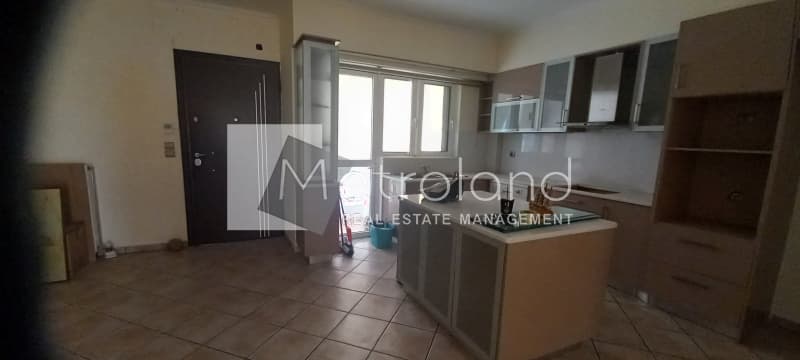 Apartment in Center, Nikaia — Photo 1 of 12