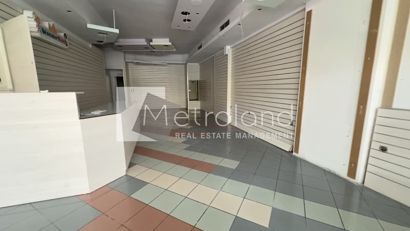 Retail Store in Eleftherias square, Koridallos — Photo 1 of 15