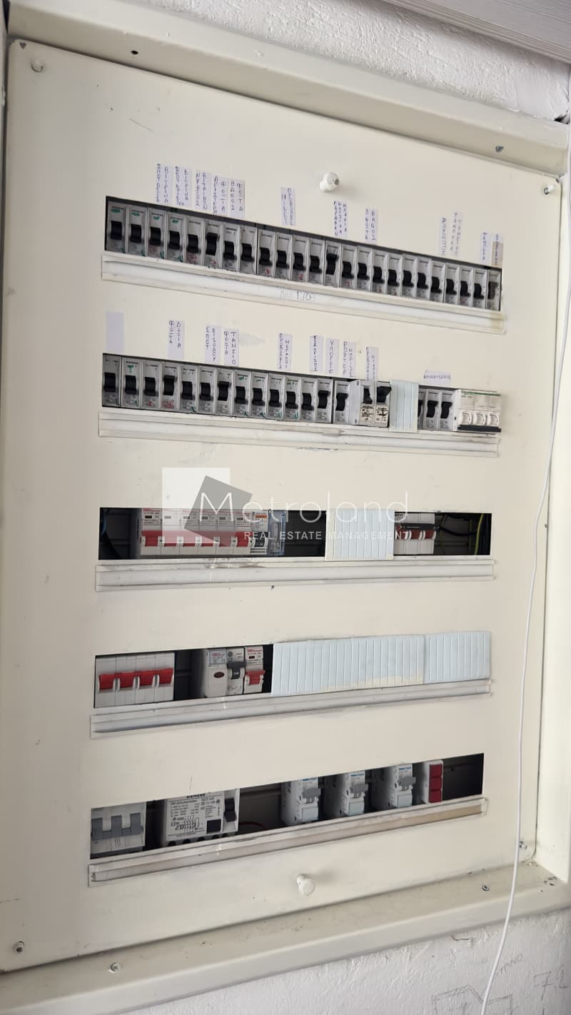 Retail Store in Eleftherias square, Koridallos — Photo 15 of 15