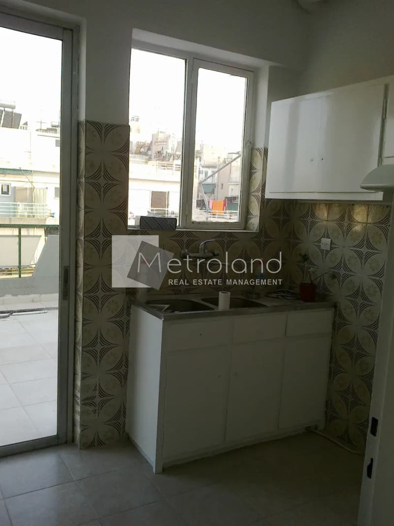 Apartment in Chatzikiriakeio, Piraeus — Photo 7 of 12