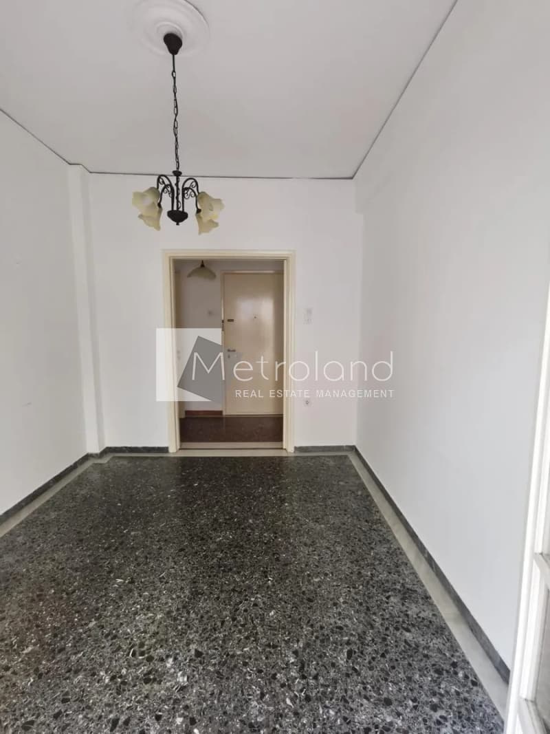 Apartment in Pigada, Piraeus — Photo 1 of 11