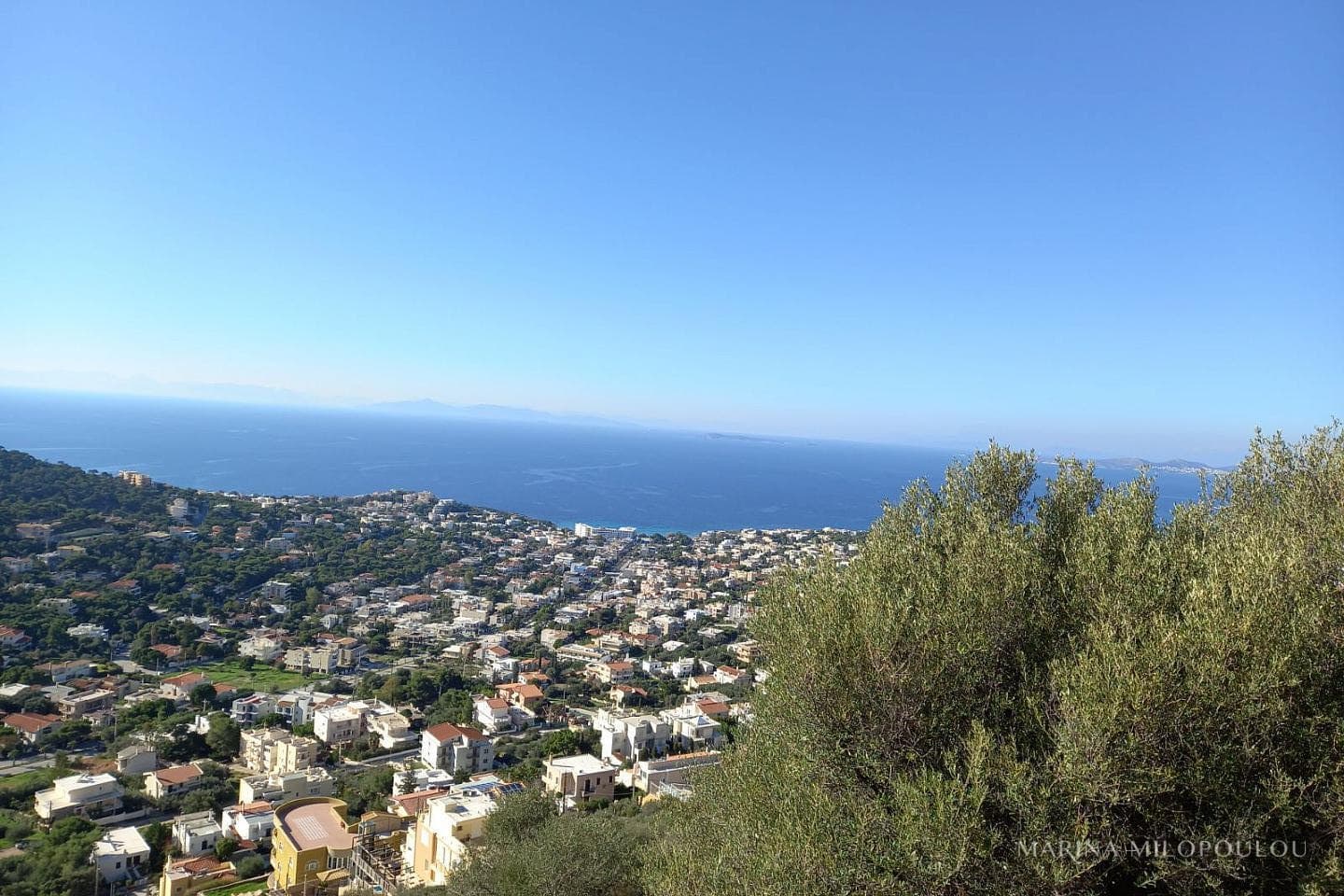 Οικόπεδο στην Σαρωνίδα, Σαρωνίδα