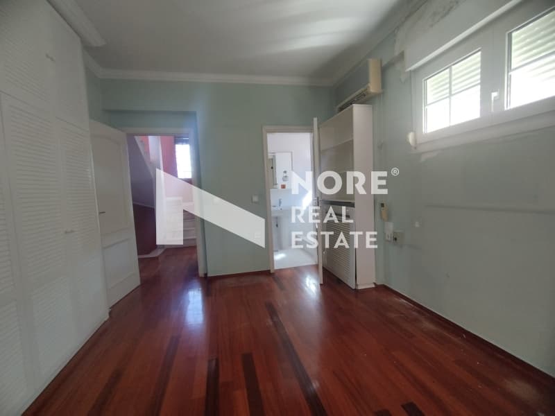 House in Center, Panorama — Photo 1 of 25