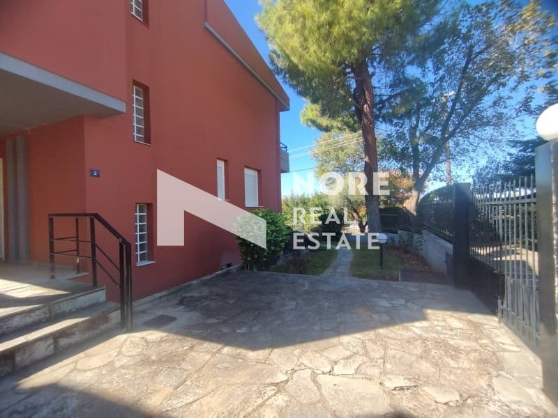 House in Center, Panorama — Photo 5 of 25