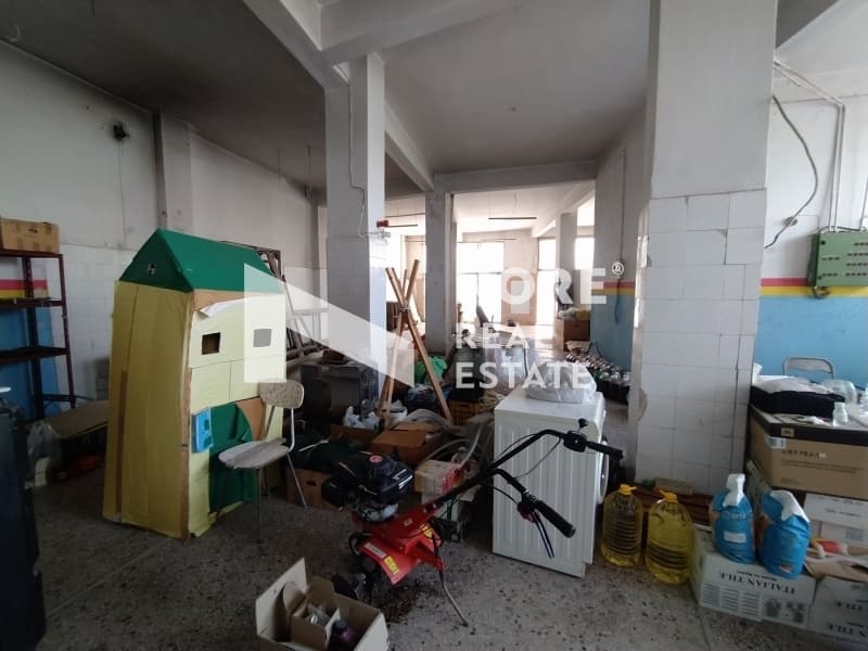 Retail Store in Oikismos Makedonia, Efkarpia — Photo 10 of 11