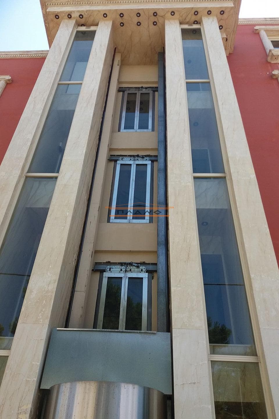 Γραφείο στην Χαραυγή, Μεταμόρφωση — Φωτογραφία 1 από 14