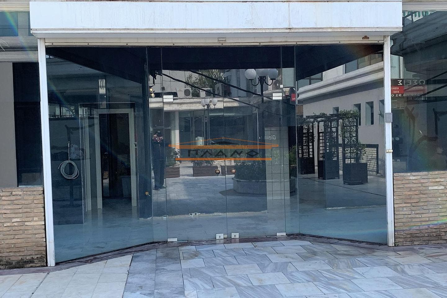 Κατάστημα στην Σωρός, Μαρούσι — Φωτογραφία 2 από 3