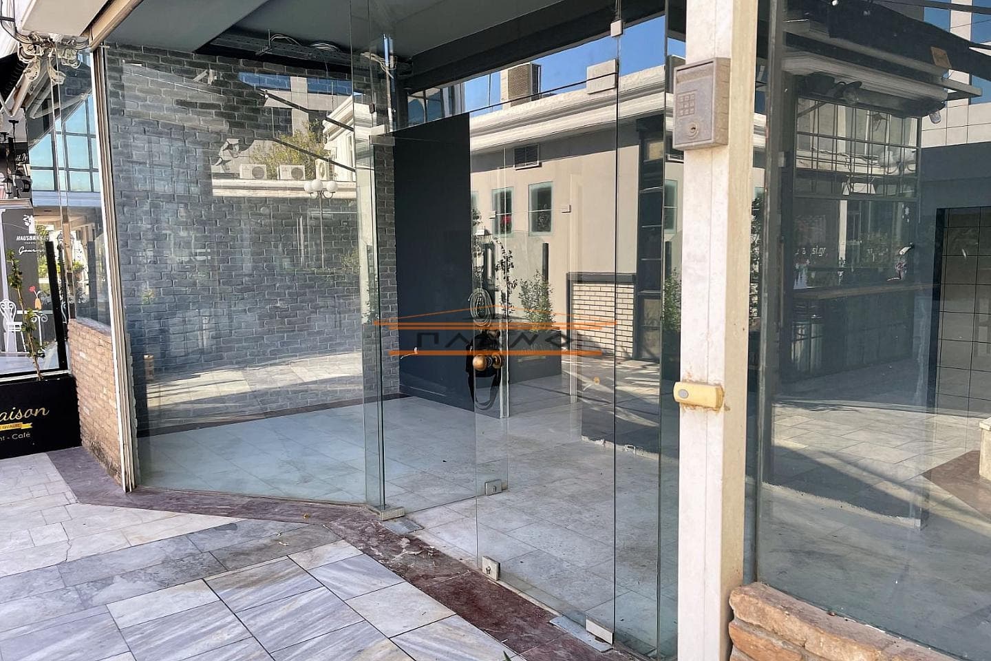 Κατάστημα στην Σωρός, Μαρούσι — Φωτογραφία 1 από 3