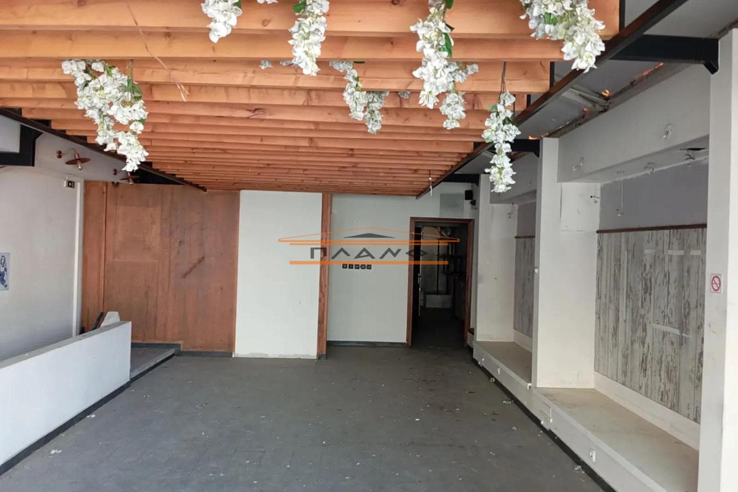 Retail Store in Agia Anna, Chalandri — Photo 1 of 7