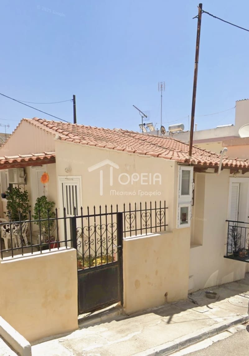House in Center, Lavrio — Photo 1 of 2