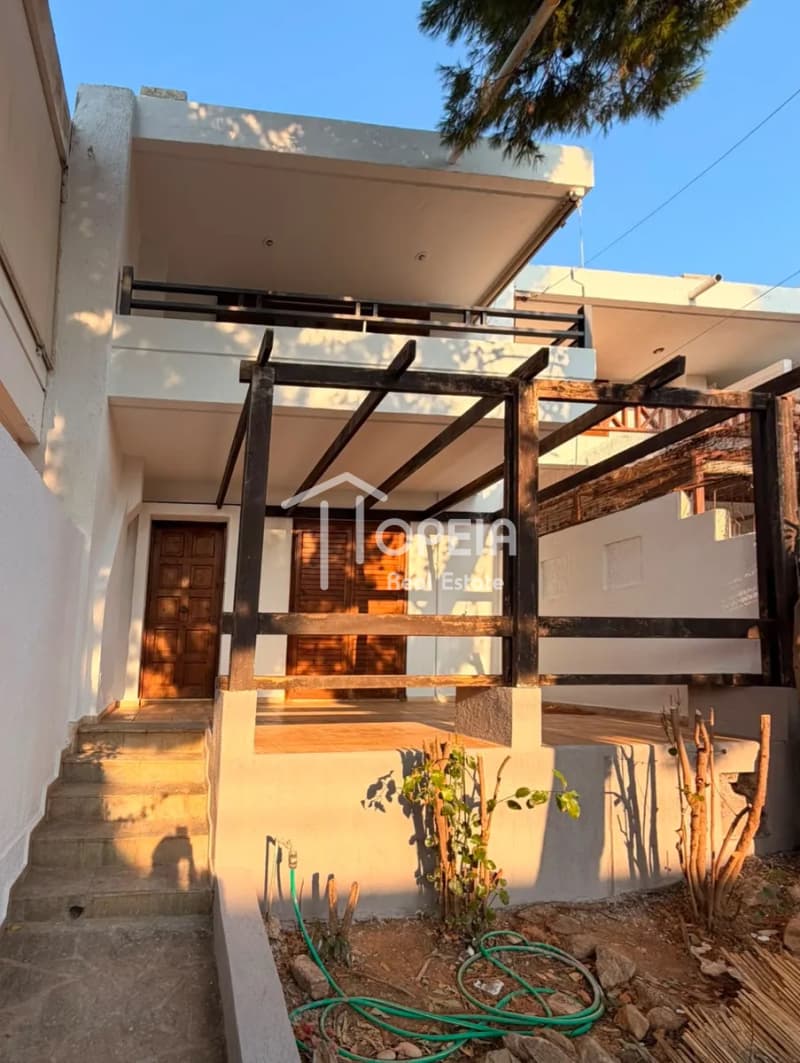 House in Saronida, Saronida — Photo 1 of 12