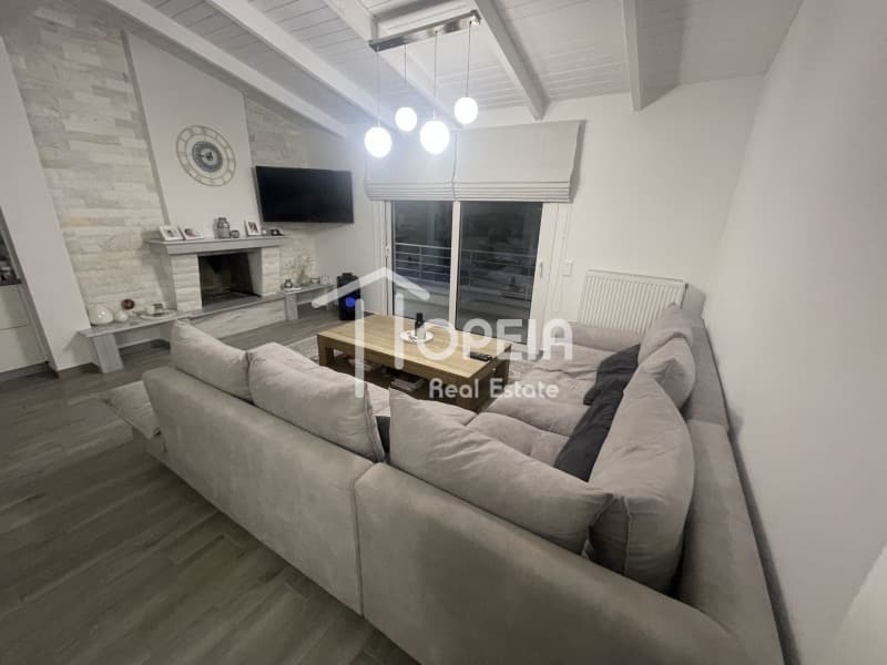 Apartment in Mavro Lithari, Saronida — Photo 1 of 18