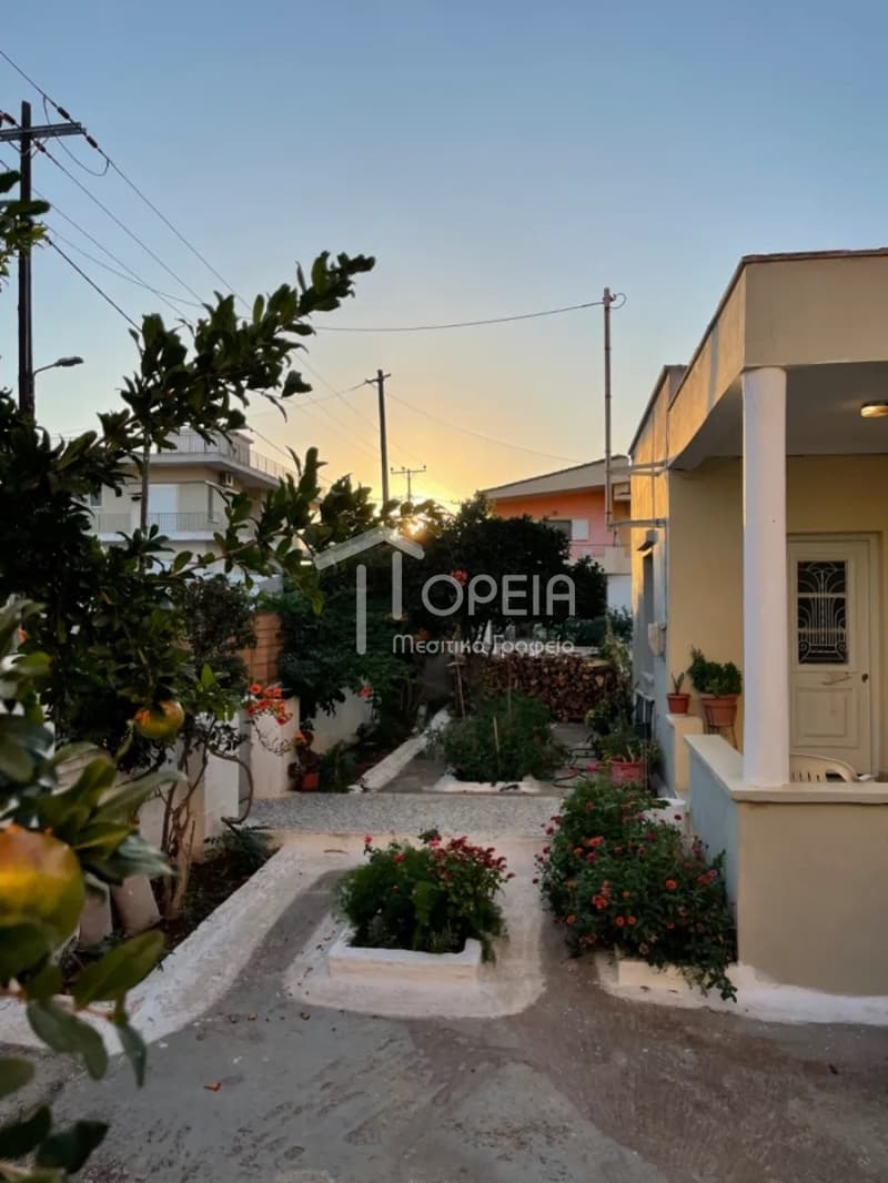 House in Κέντρο, Kalivia Thorikou — Photo 2 of 4