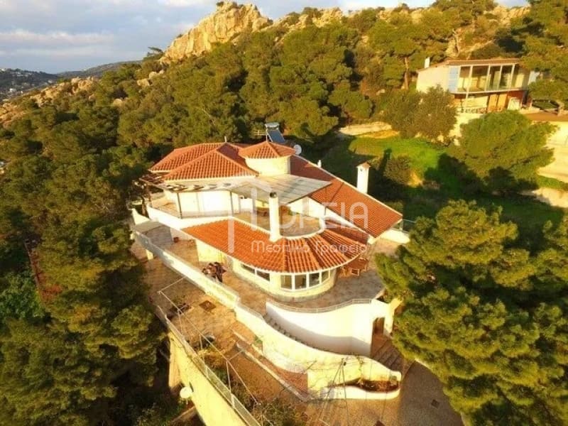 House in Galazia akti, Kalivia Thorikou — Photo 1 of 30
