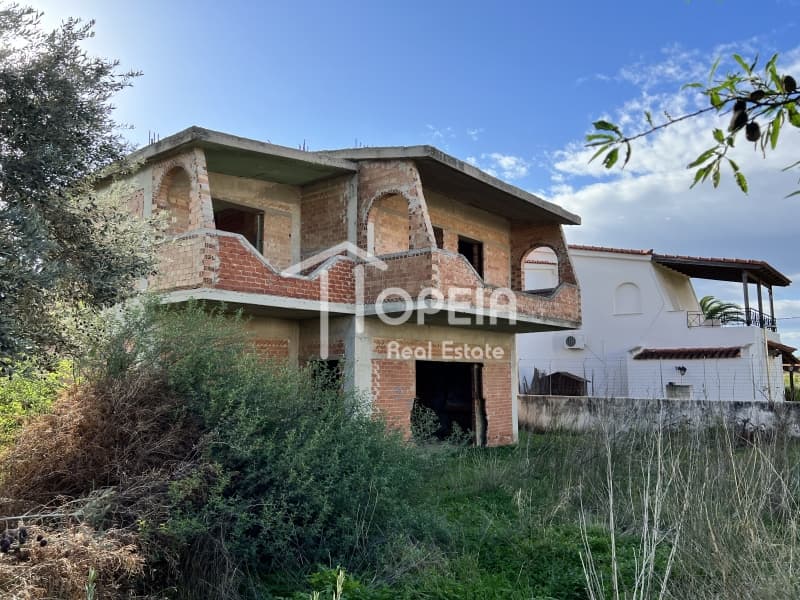 House in Kalivia, Kalivia Thorikou — Photo 1 of 15