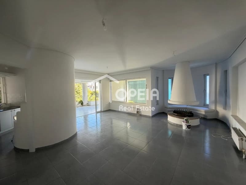 Apartment in Pirnari, Glyfada — Photo 1 of 19