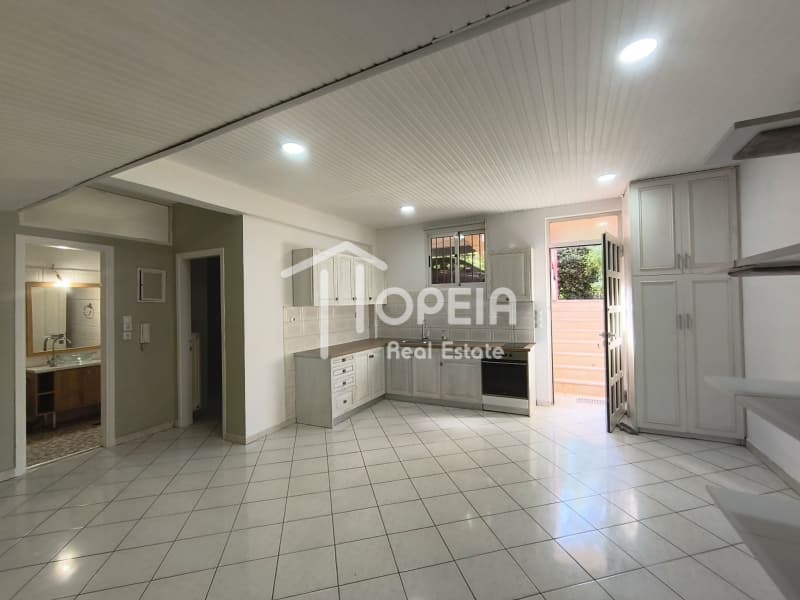 Apartment in Kalamaki, Alimos — Photo 1 of 8