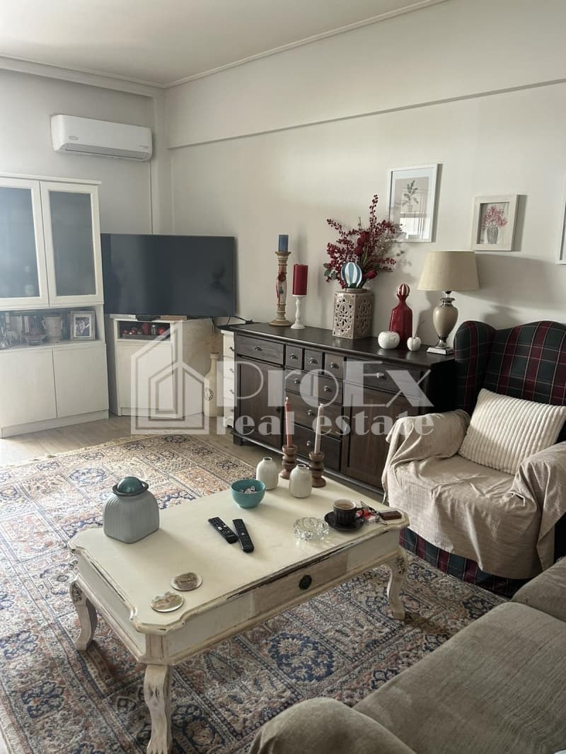 Apartment in Saframpoli, Nea Ionia — Photo 1 of 12