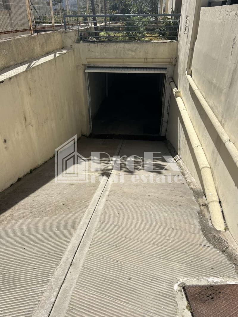 Χώρος Στάθμευσης στην Τρία αστέρια, Ηράκλειο — Φωτογραφία 1 από 4