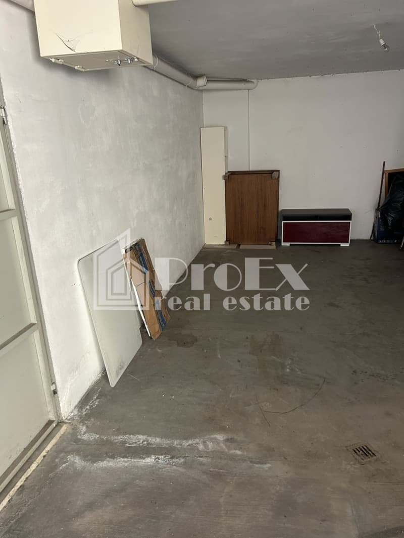 Χώρος Στάθμευσης στην Τρία αστέρια, Ηράκλειο — Φωτογραφία 2 από 4