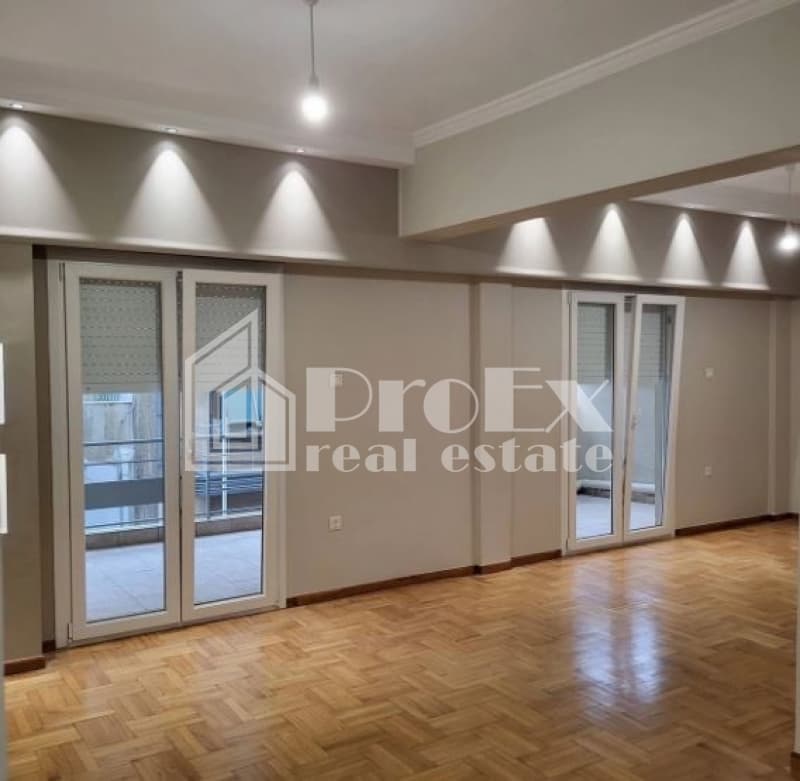 Apartment in Neo Pagkrati, Vironas — Photo 1 of 26