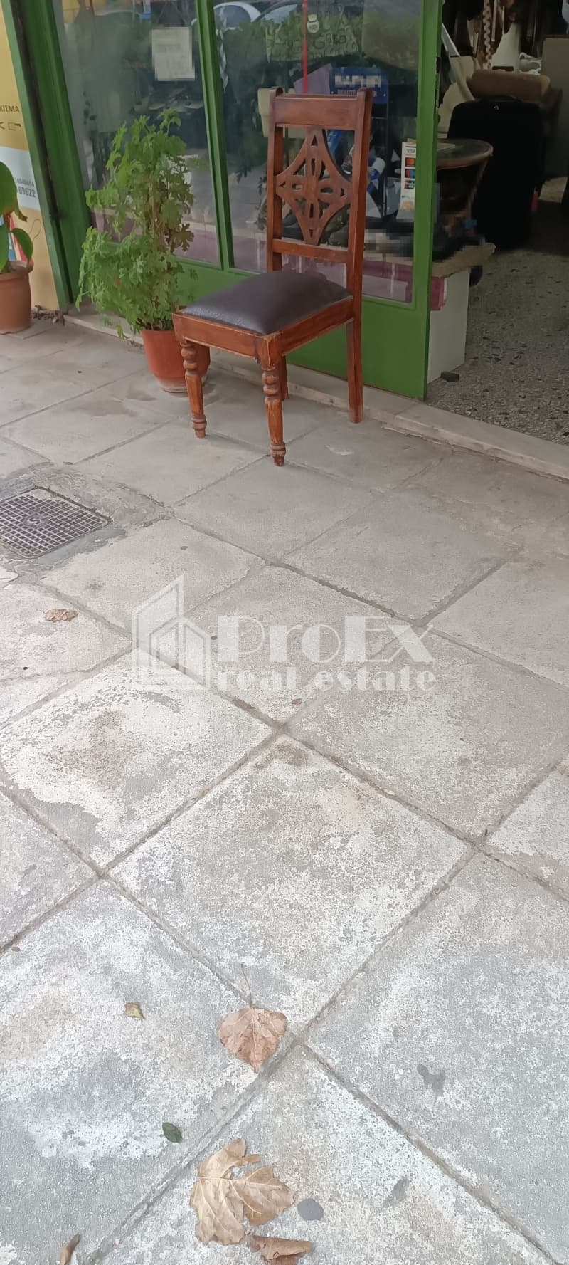 Retail Store in Eirini, Nea Ionia — Photo 1 of 2