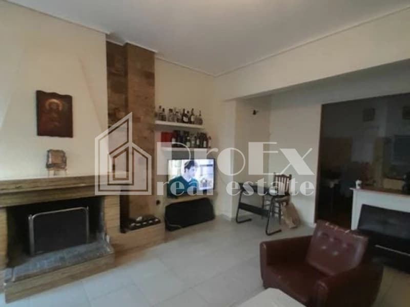 Apartment in Schinias, Peristeri — Photo 1 of 15