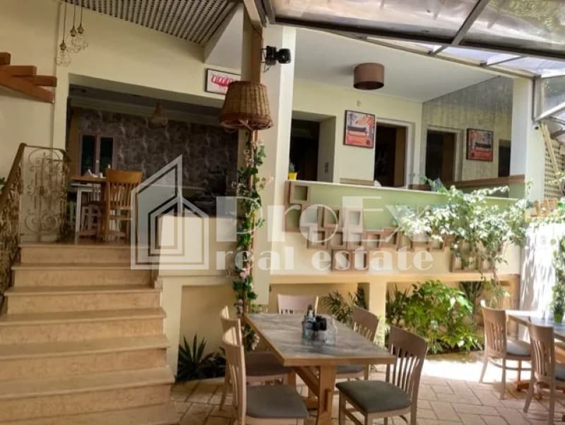 Κατάστημα στην Νέο Τέρμα, Μαρούσι — Φωτογραφία 2 από 4