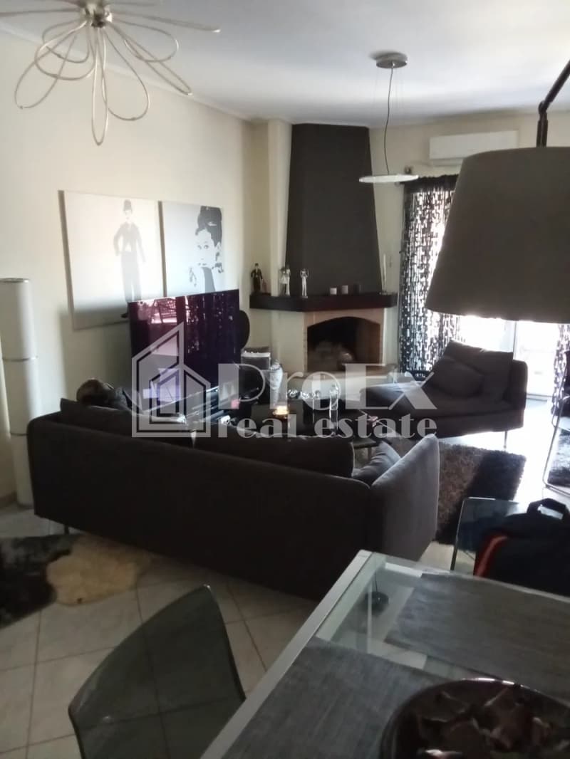 Apartment in Center, Ilion — Photo 2 of 12