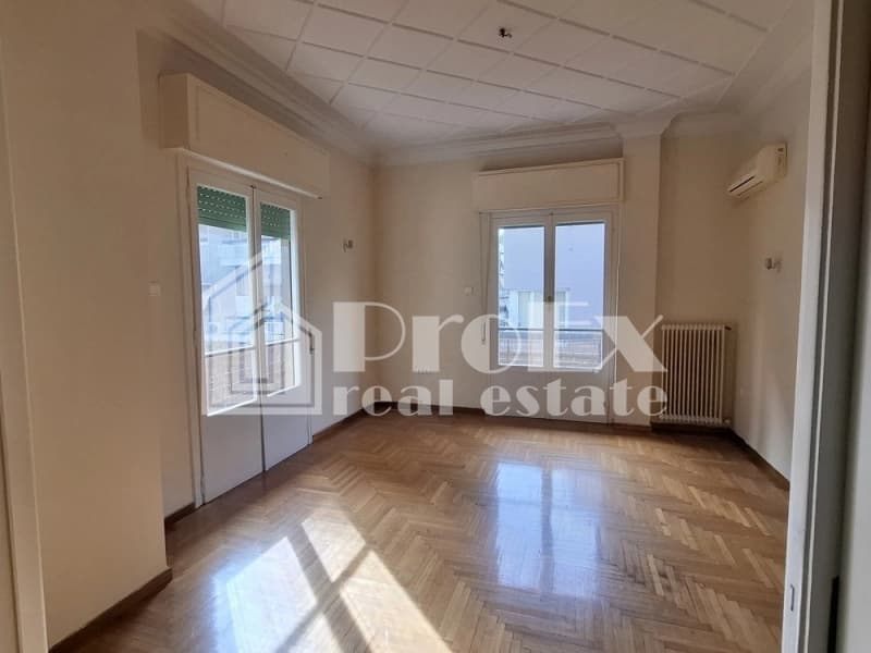 Apartment in Evaggelistria, Piraeus — Photo 1 of 11