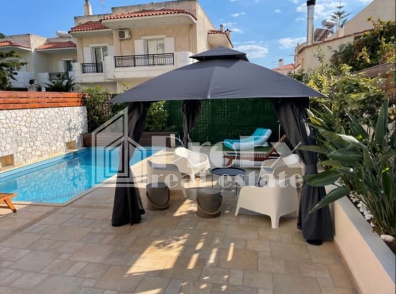 House in Golf, Glyfada — Photo 1 of 30