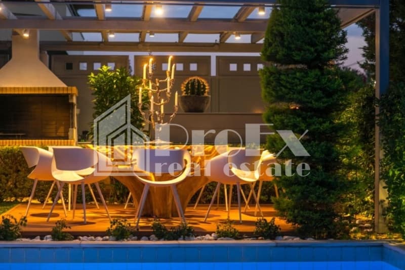 House in Golf, Glyfada — Photo 1 of 23
