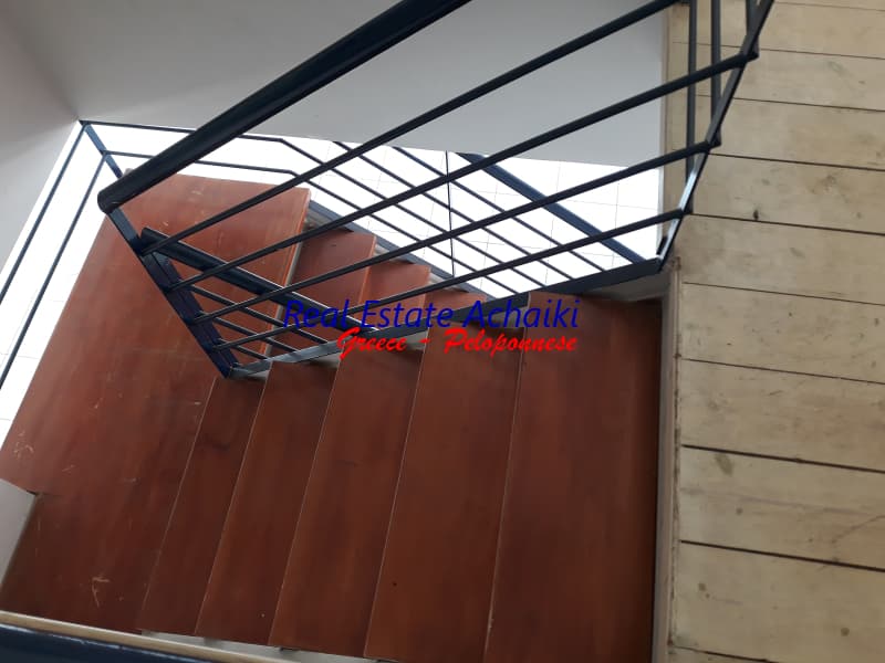 Retail Store in Trion Navarchon, Patra — Photo 3 of 11