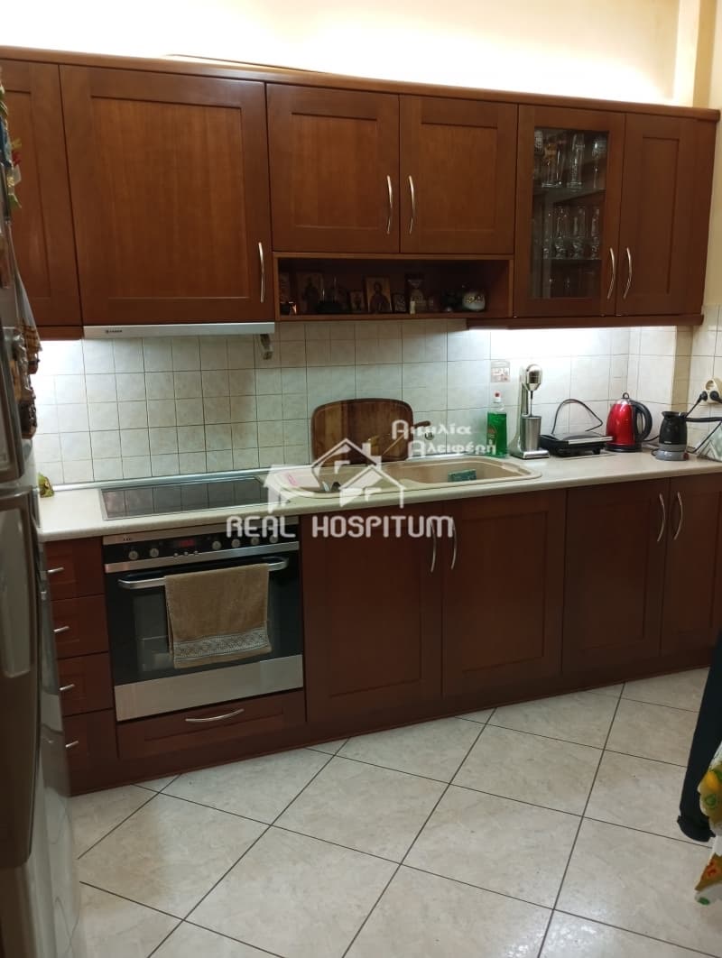 Apartment in Pefka Verdi, Petroupoli — Photo 1 of 11