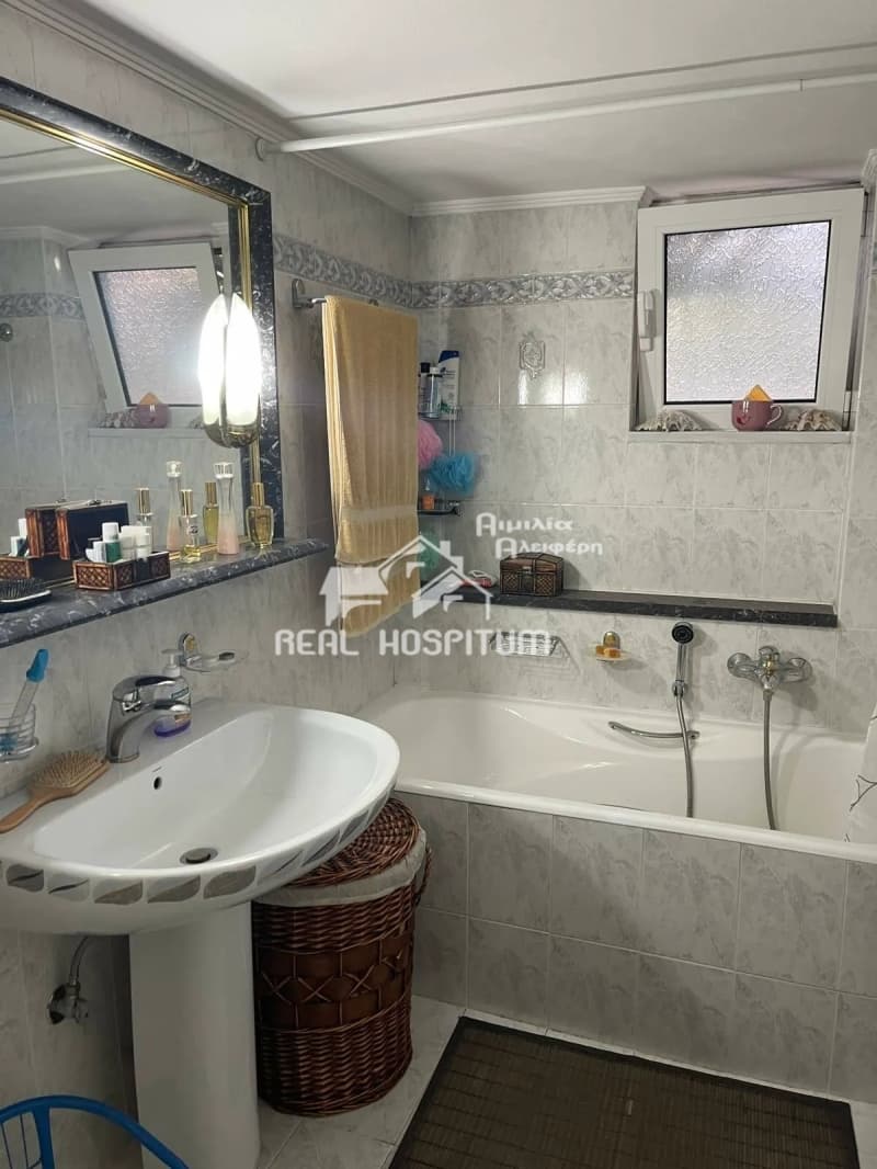 Apartment in Center, Ilion — Photo 10 of 12