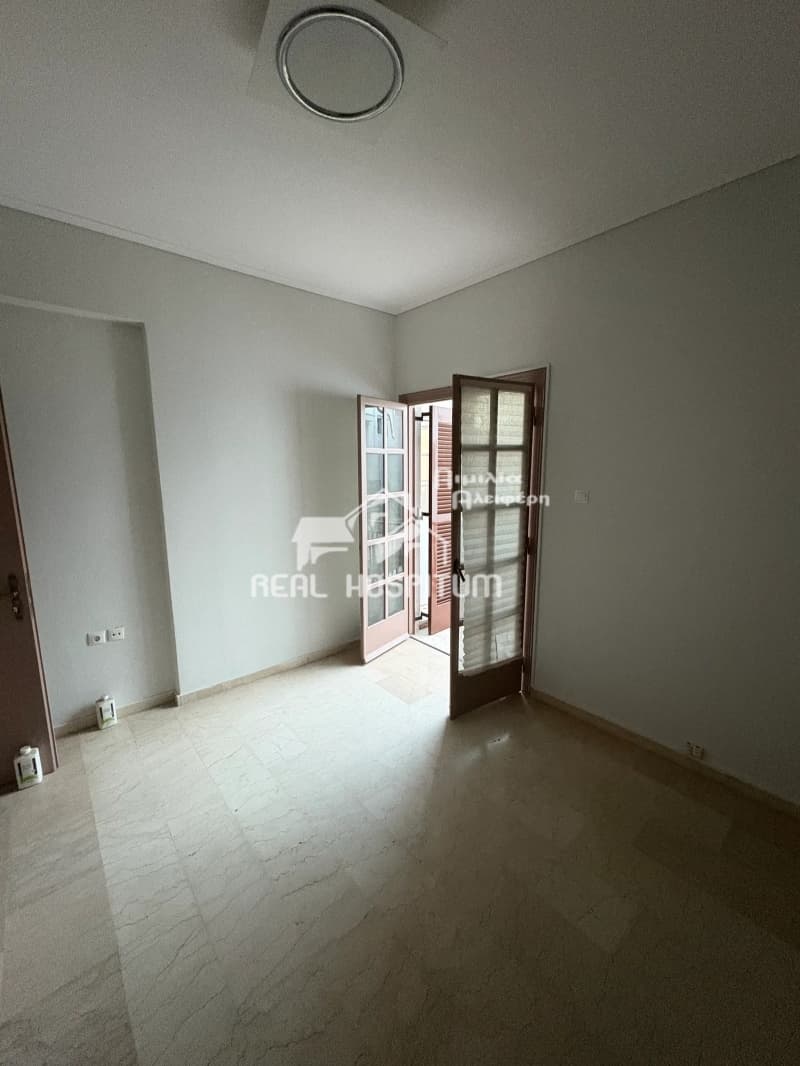 Apartment in Palatiani, Ilion — Photo 1 of 11