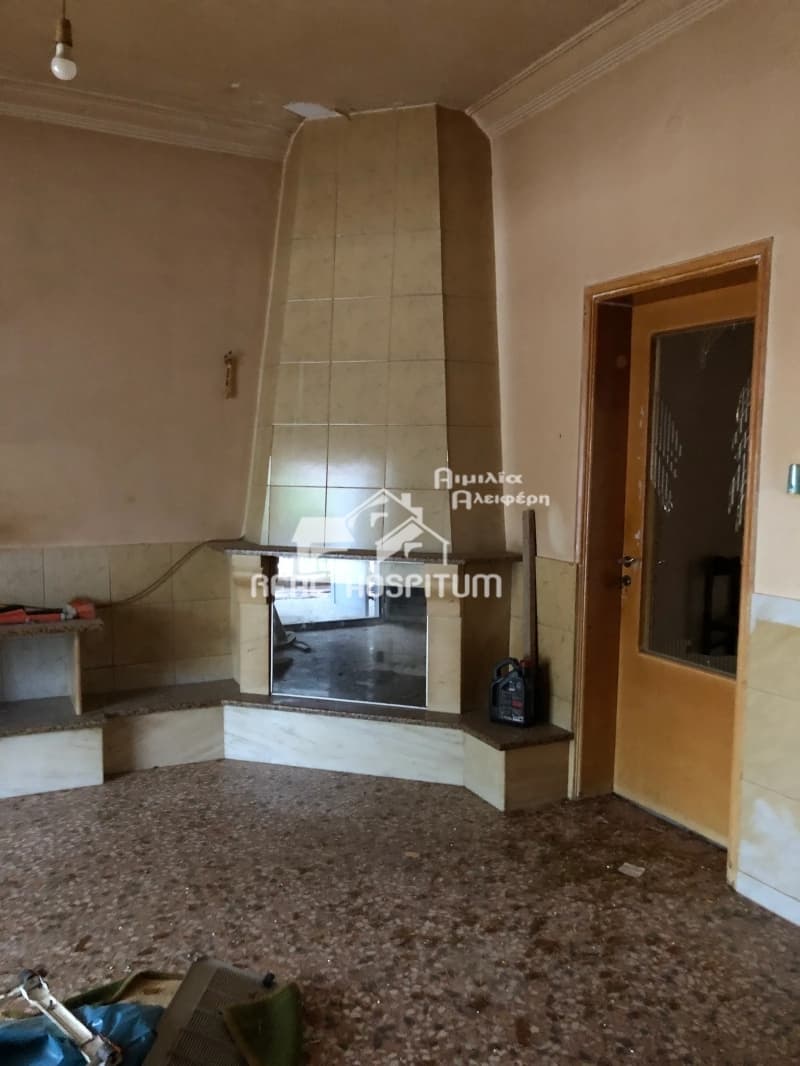 House in Pefka Verdi, Petroupoli — Photo 1 of 3