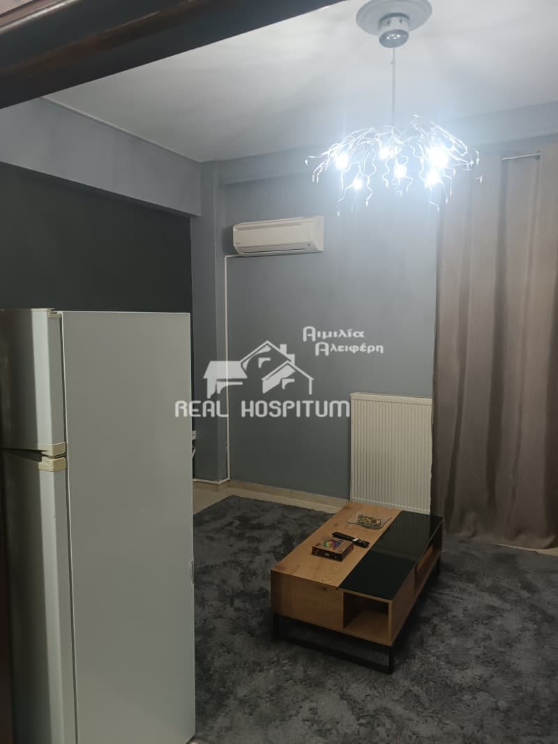 Apartment in Pefka Verdi, Petroupoli — Photo 1 of 11