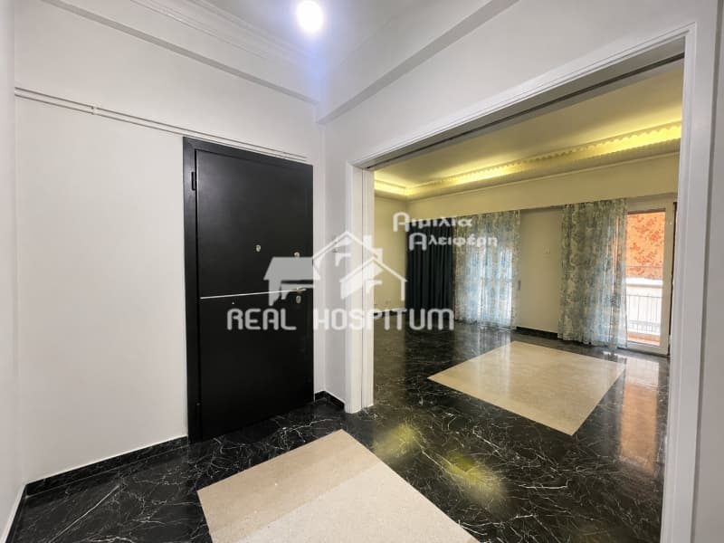 Apartment in Aspra Chomata, Peristeri — Photo 1 of 3