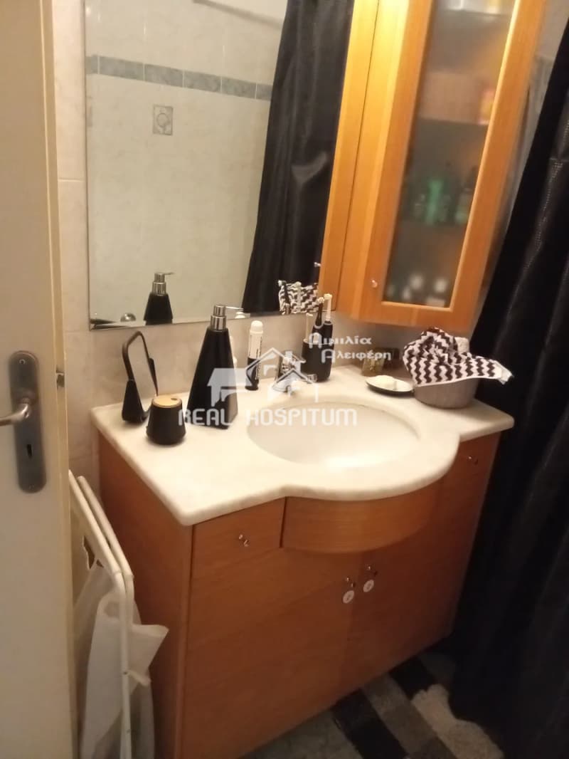 Apartment in Center, Ilion — Photo 8 of 10