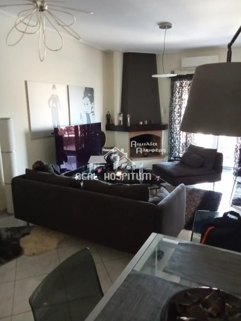 Apartment in Center, Ilion — Photo 1 of 10