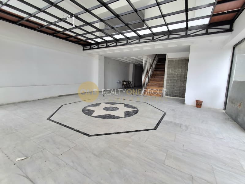 Retail Store in Agia Triada, Iraklio — Photo 2 of 19