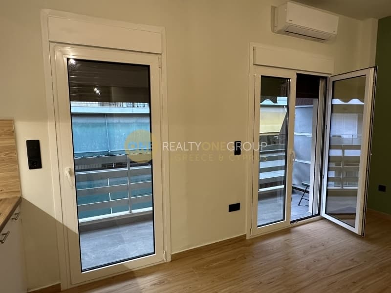 Apartment in Plateia Davaki, Kalithea — Photo 1 of 25