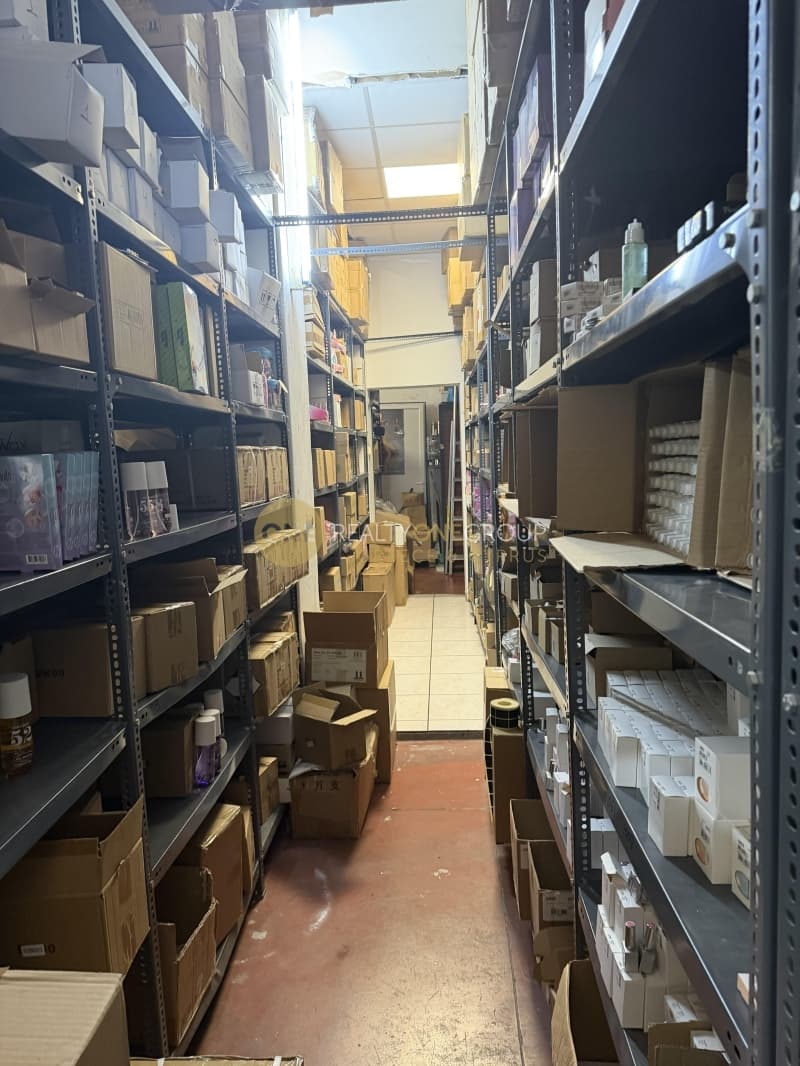Warehouse in Zoodochos Pigi, Lykovrisi — Photo 8 of 14