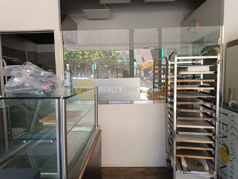 Retail Store in Parko Stratarchou Papagou, Chalandri — Photo 6 of 8