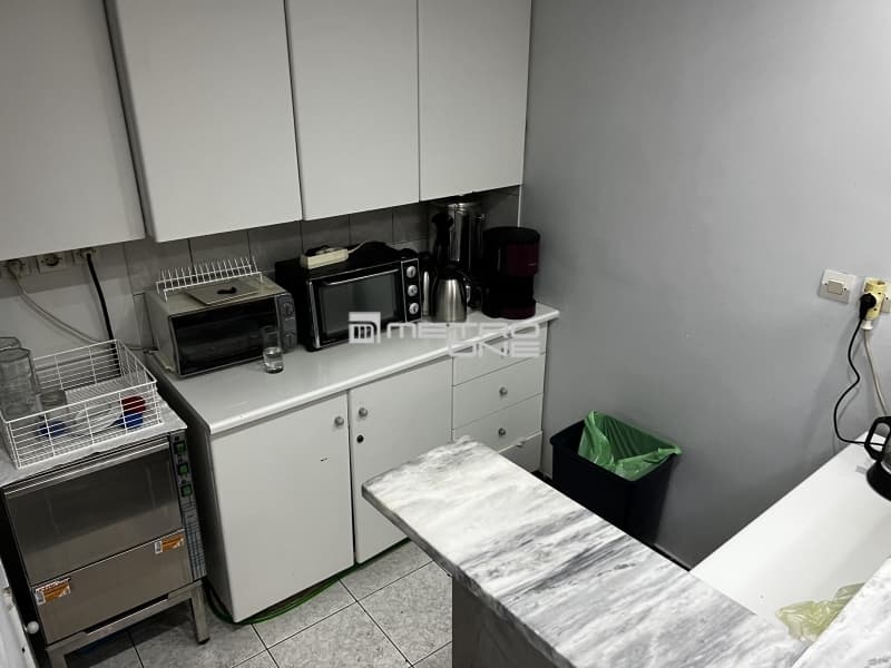 Office in Platia Kanigos, Exarchia - Neapoli — Photo 20 of 30