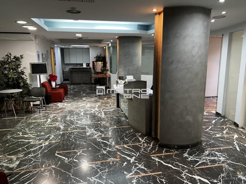 Office in Platia Kanigos, Exarchia - Neapoli — Photo 1 of 30