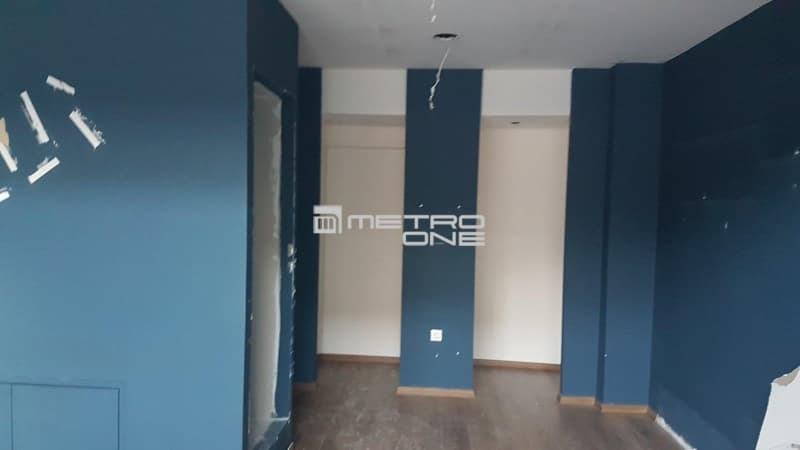 Retail Store in Eirini, Nea Ionia — Photo 9 of 11